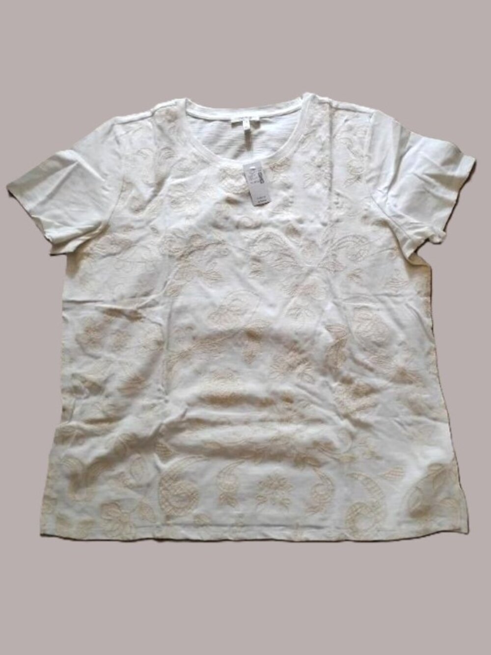 XXL ~ maurices ~ vanilla embroidered tee